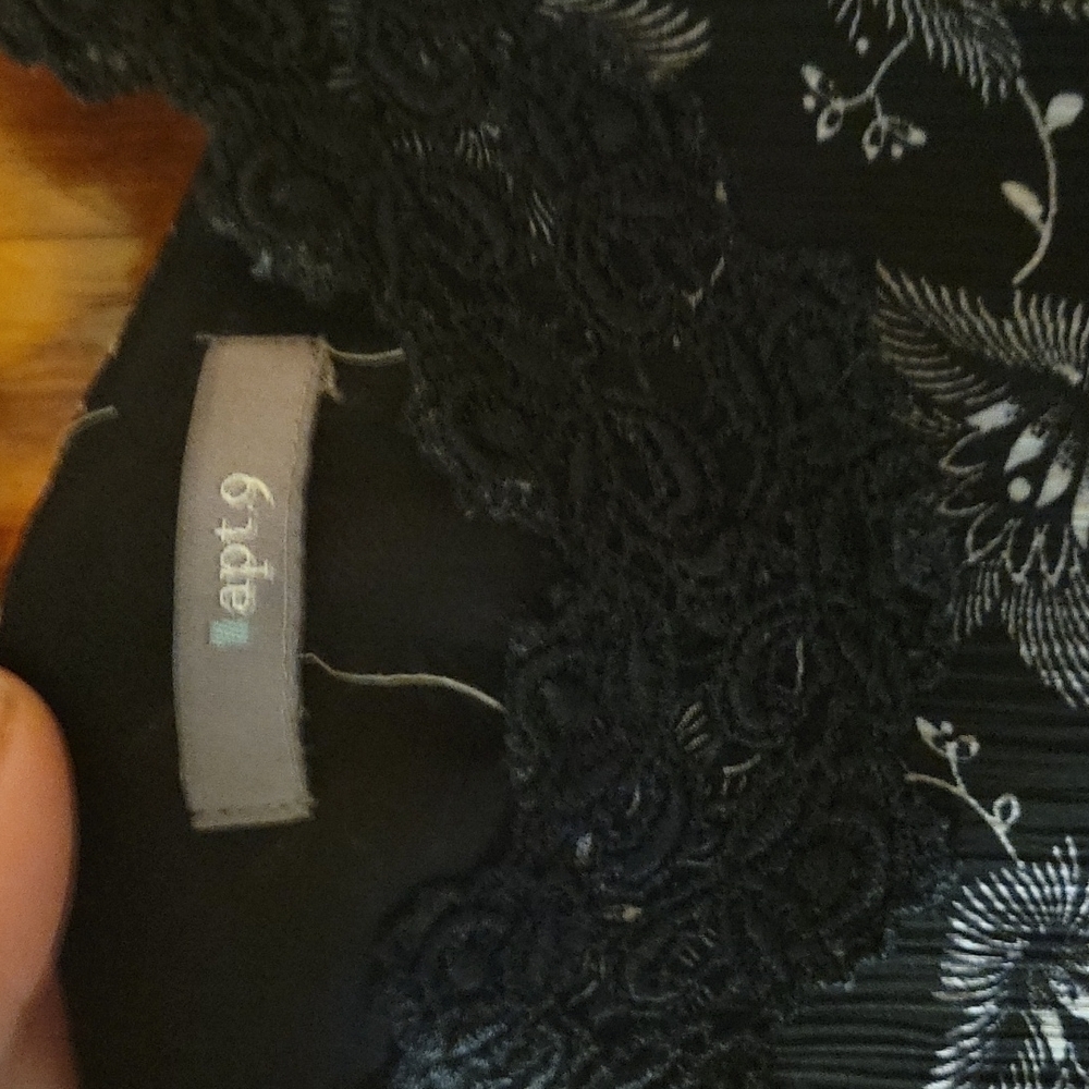 EUC APT 9 BLACK AND WHITE TANK - Picture 7 of 9